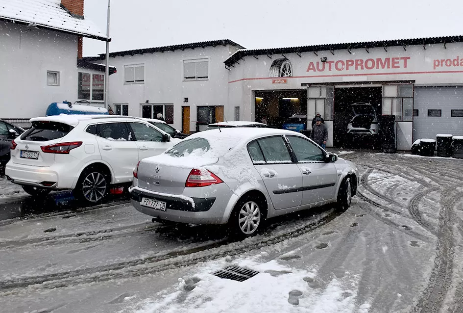 Prvi snijeg donio kaos na ceste, spas vozačima stiže iz Dervišage: U ʼAutoprometuʼ  Ivana Kvesića radi se kao na traci