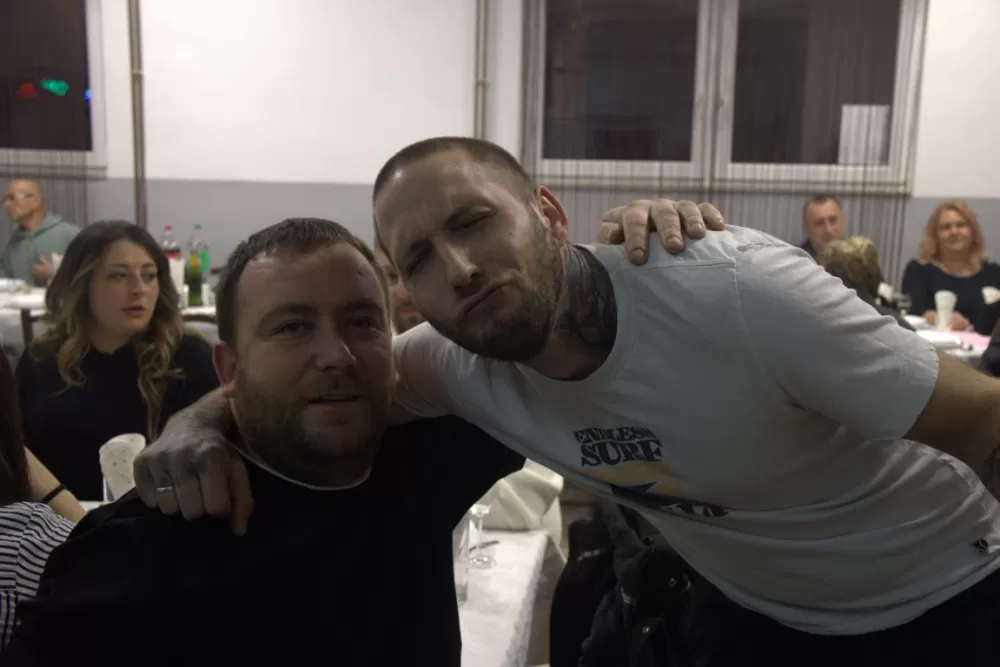 Supruzi Danijeli za rođendan kupio prikolicu za prijevoz drveta