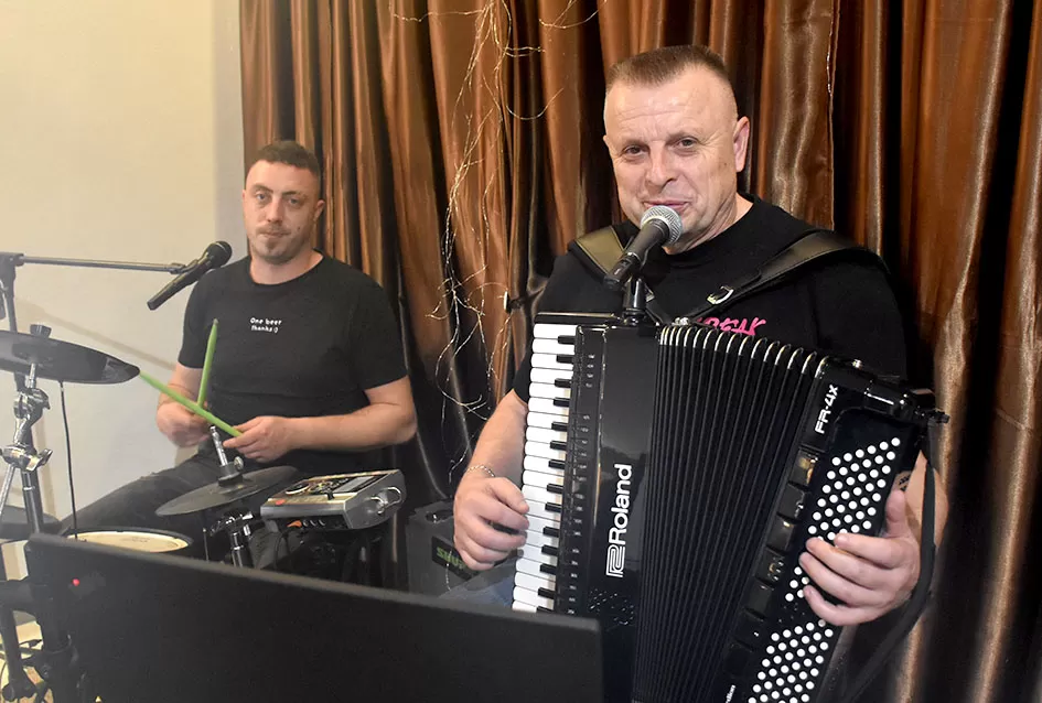 Plesali do zore u dupkom punoj dvorani Luki uz grupu Gold