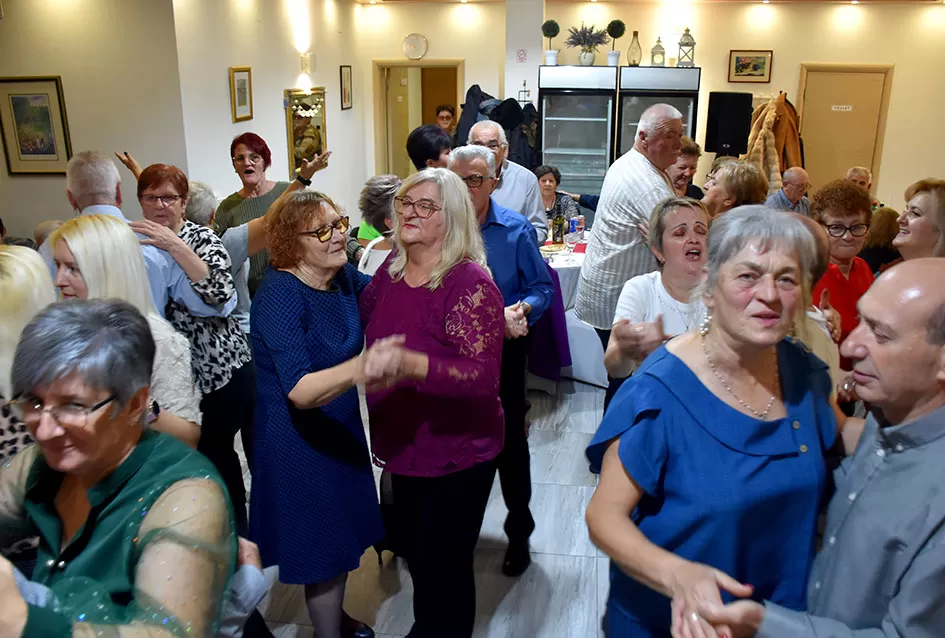 Plesali do zore u dupkom punoj dvorani Luki uz grupu Gold