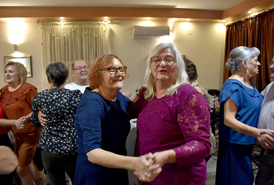 Plesali do zore u dupkom punoj dvorani Luki uz grupu Gold