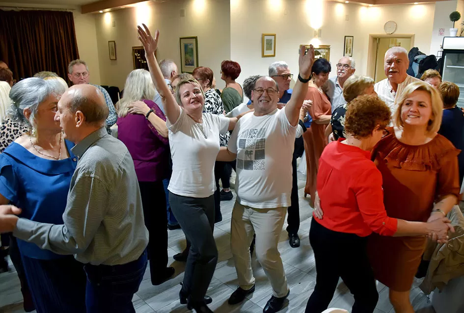 Plesali do zore u dupkom punoj dvorani Luki uz grupu Gold