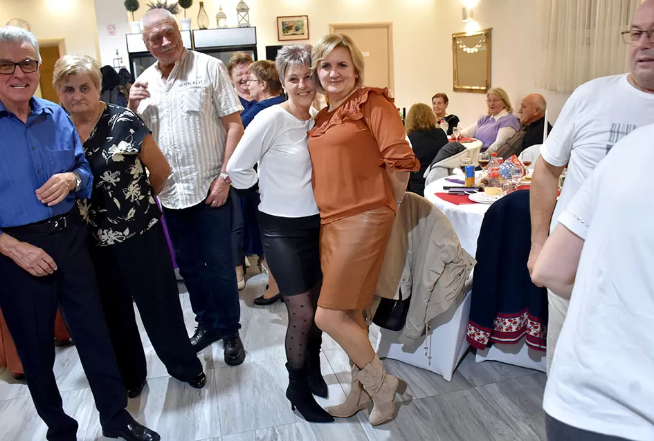 Plesali do zore u dupkom punoj dvorani Luki uz grupu Gold