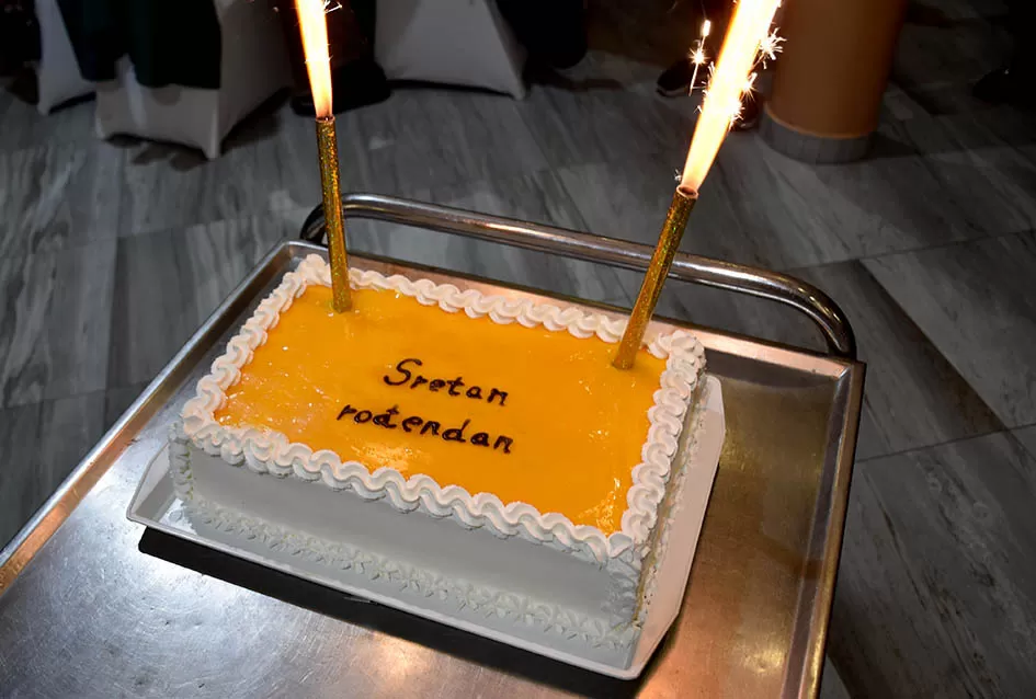 Plesali do zore u dupkom punoj dvorani Luki uz grupu Gold