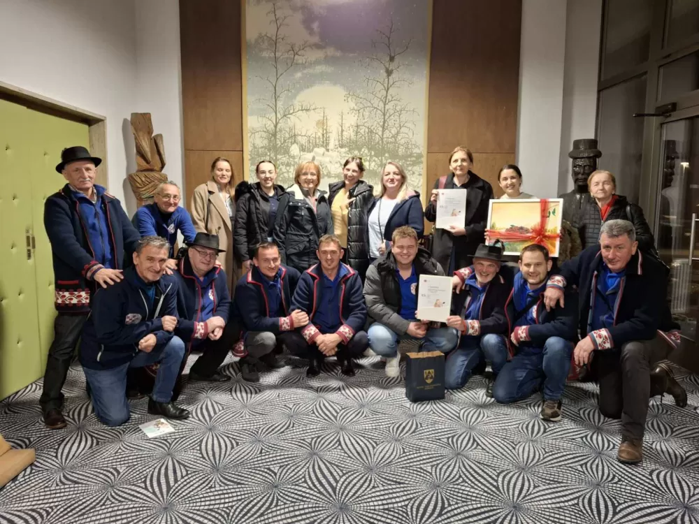 Požega.eu | Zasjali na državnoj smotri: Jakšić i Biškupci oduševili izvornom pučkom pjesmom