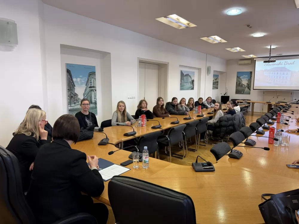 Učenici iz Danske gostovali u Gradskoj upravi Slavonskog Broda