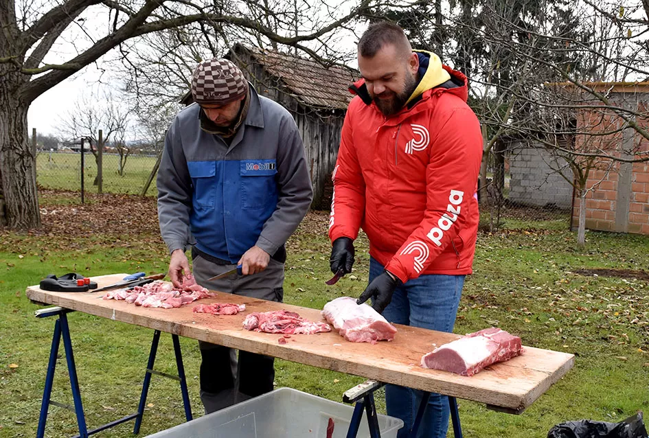 Slavonska tradicija živi u Alilovcima: Kolinje okupilo obitelj Ciganović