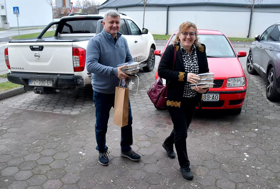 Veselo Martinje kod Anke i Branka Šutala: Bauer krstio mošt, Hodak novi kum