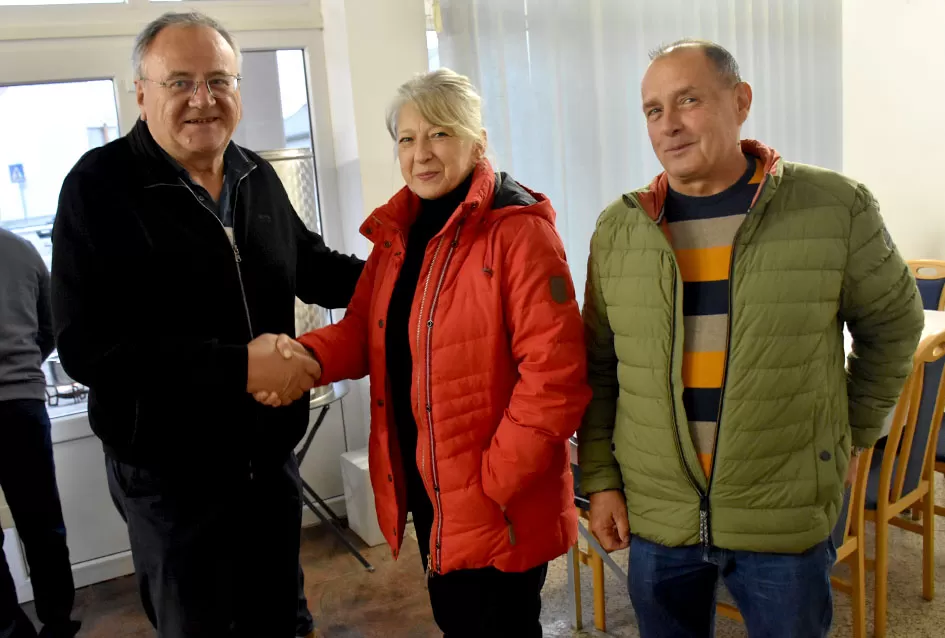 Veselo Martinje kod Anke i Branka Šutala: Bauer krstio mošt, Hodak novi kum