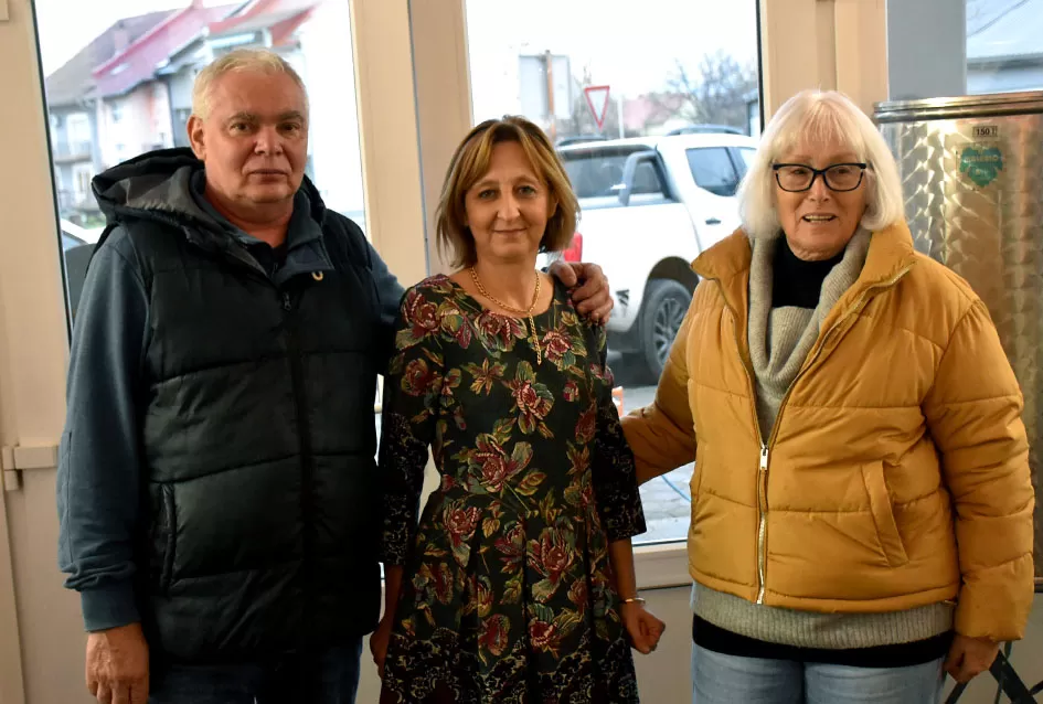 Veselo Martinje kod Anke i Branka Šutala: Bauer krstio mošt, Hodak novi kum