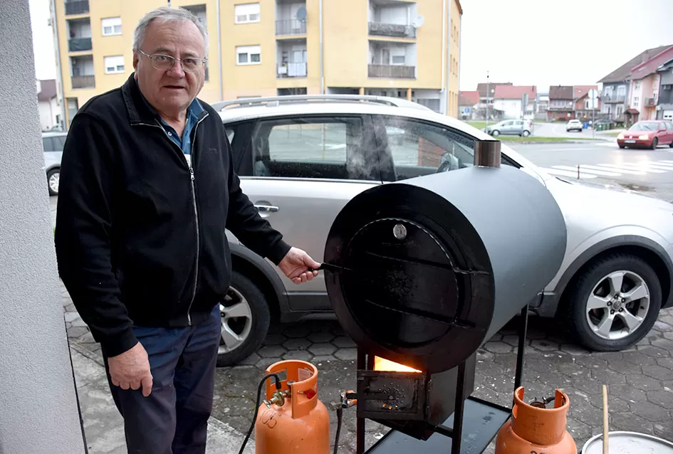 Veselo Martinje kod Anke i Branka Šutala: Bauer krstio mošt, Hodak novi kum