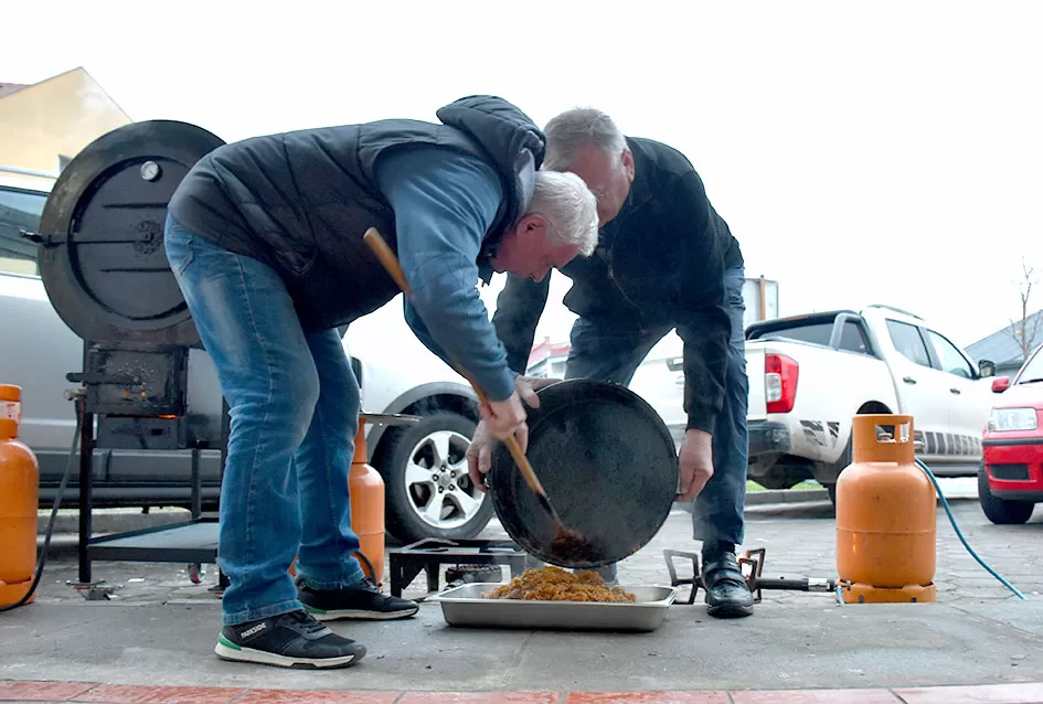 Veselo Martinje kod Anke i Branka Šutala: Bauer krstio mošt, Hodak novi kum