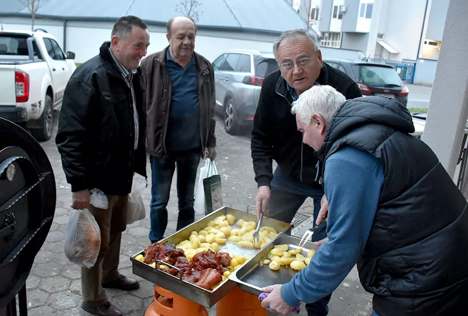 Veselo Martinje kod Anke i Branka Šutala: Bauer krstio mošt, Hodak novi kum