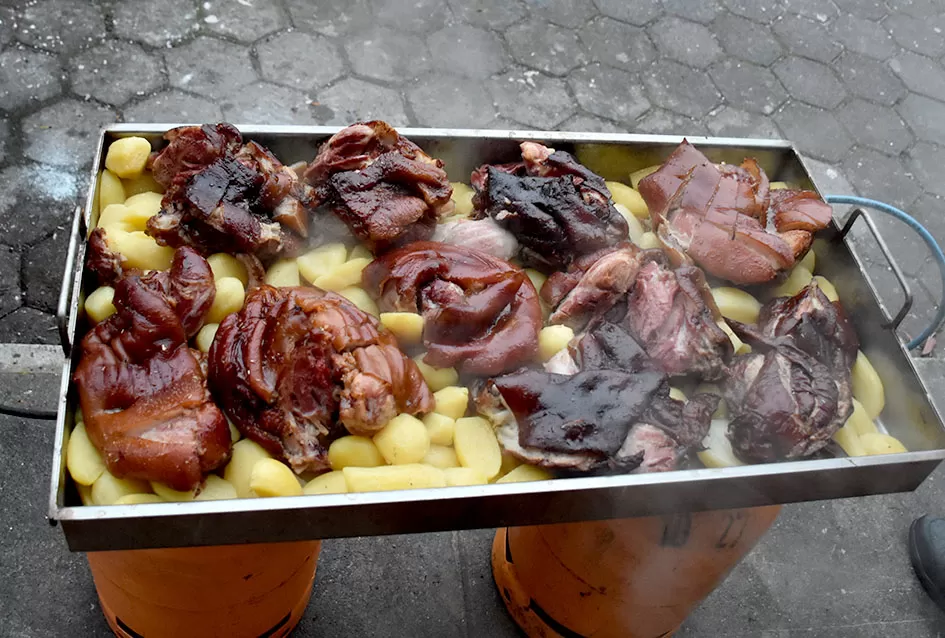 Veselo Martinje kod Anke i Branka Šutala: Bauer krstio mošt, Hodak novi kum