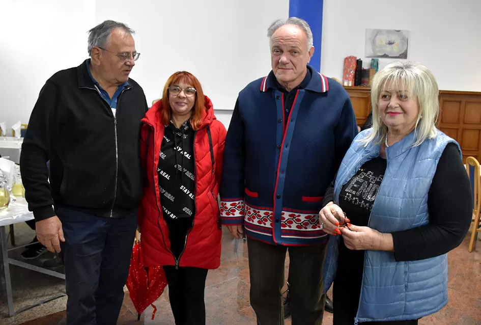 Veselo Martinje kod Anke i Branka Šutala: Bauer krstio mošt, Hodak novi kum