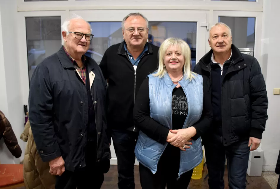 Veselo Martinje kod Anke i Branka Šutala: Bauer krstio mošt, Hodak novi kum