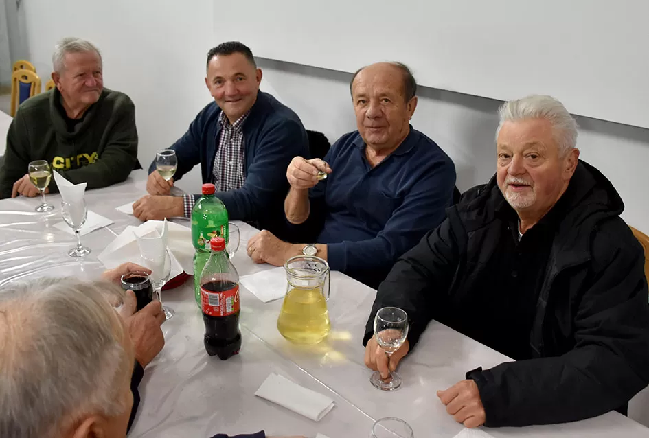 Veselo Martinje kod Anke i Branka Šutala: Bauer krstio mošt, Hodak novi kum