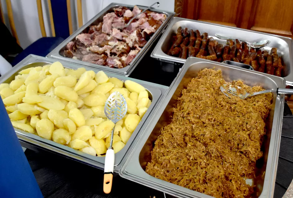 Veselo Martinje kod Anke i Branka Šutala: Bauer krstio mošt, Hodak novi kum