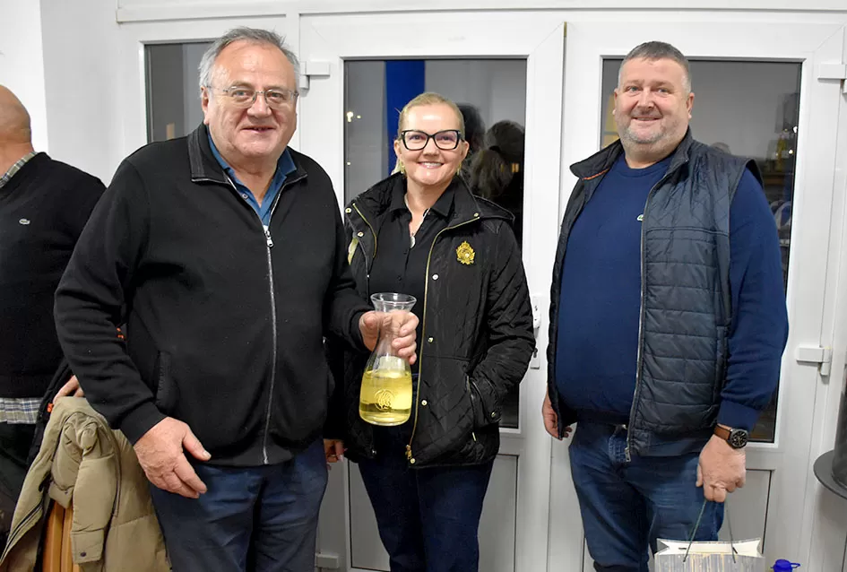 Veselo Martinje kod Anke i Branka Šutala: Bauer krstio mošt, Hodak novi kum