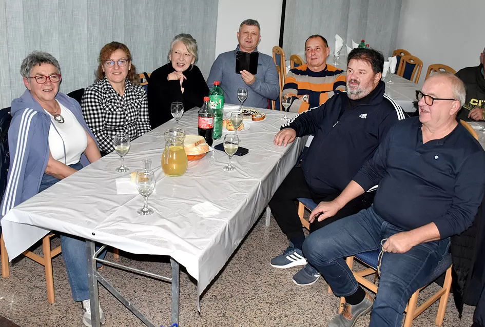 Veselo Martinje kod Anke i Branka Šutala: Bauer krstio mošt, Hodak novi kum