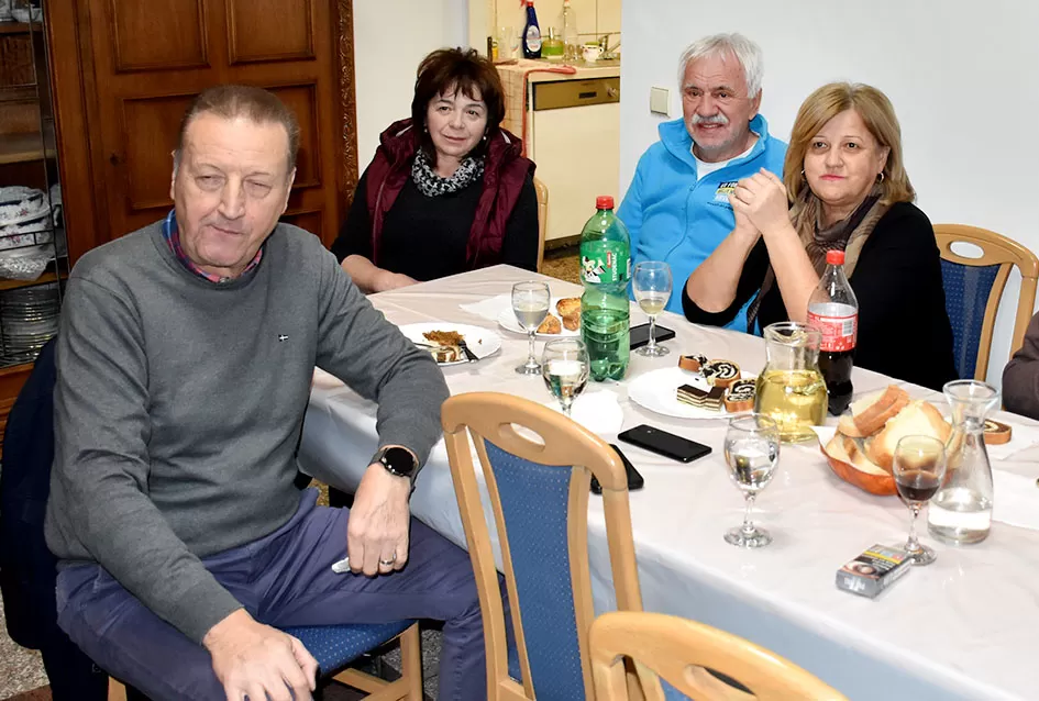 Veselo Martinje kod Anke i Branka Šutala: Bauer krstio mošt, Hodak novi kum