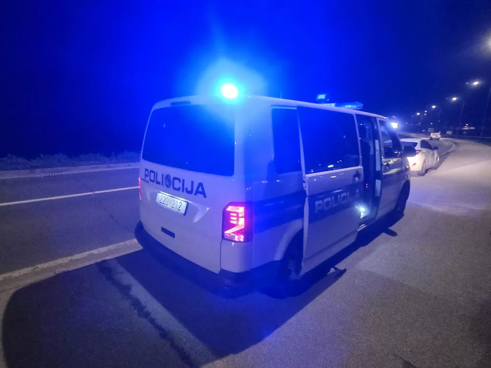 Požega.eu | Pijani mladić bez vozačke sletio u kanal pa pobjegao: Policija ga brzo pronašla