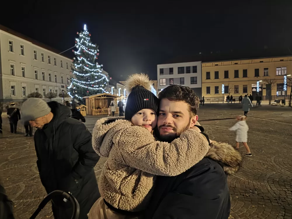 Toplina adventskog svjetla obasjala Trg sv. Terezije Avilske