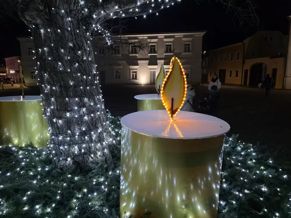 Toplina adventskog svjetla obasjala Trg sv. Terezije Avilske