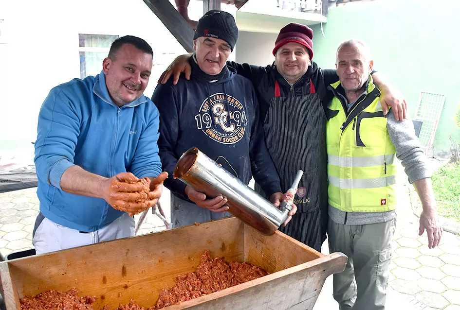 Bosanska duša i slavonska tradicija: Kolinje u Požegi spojilo prognanike i starosjedioce u proslavi zajedništva