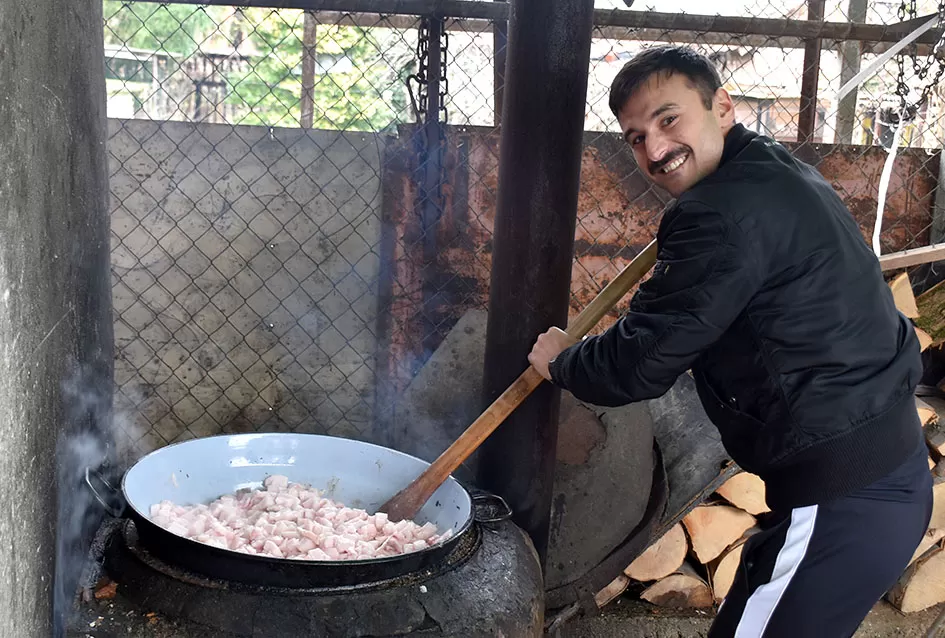 Bosanska duša i slavonska tradicija: Kolinje u Požegi spojilo prognanike i starosjedioce u proslavi zajedništva