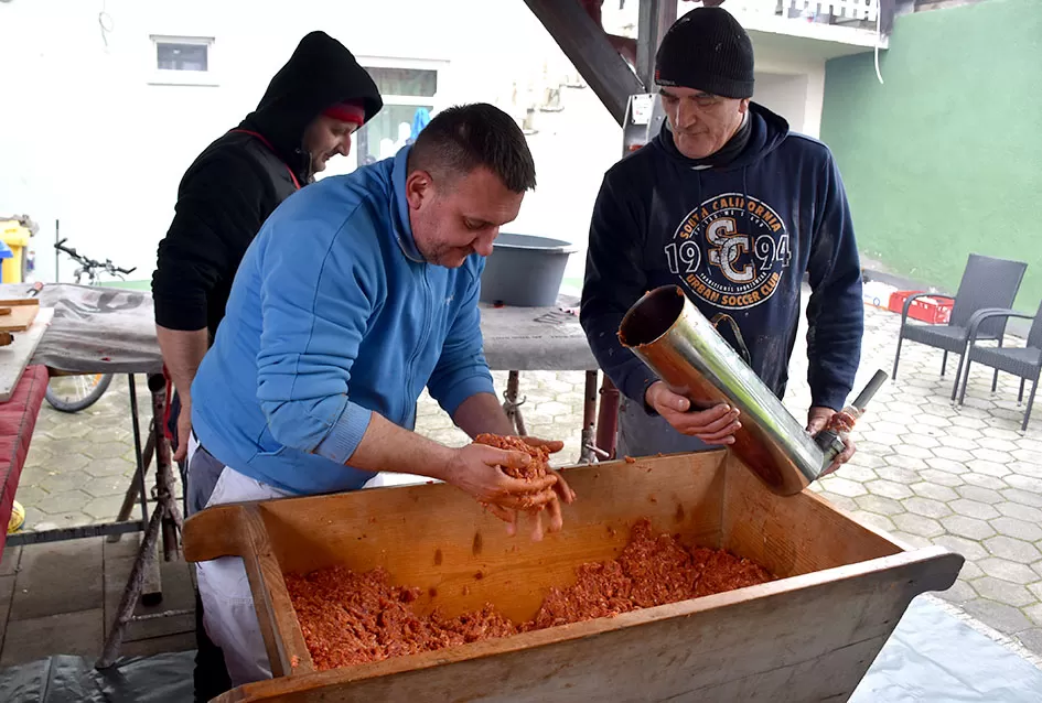 Bosanska duša i slavonska tradicija: Kolinje u Požegi spojilo prognanike i starosjedioce u proslavi zajedništva