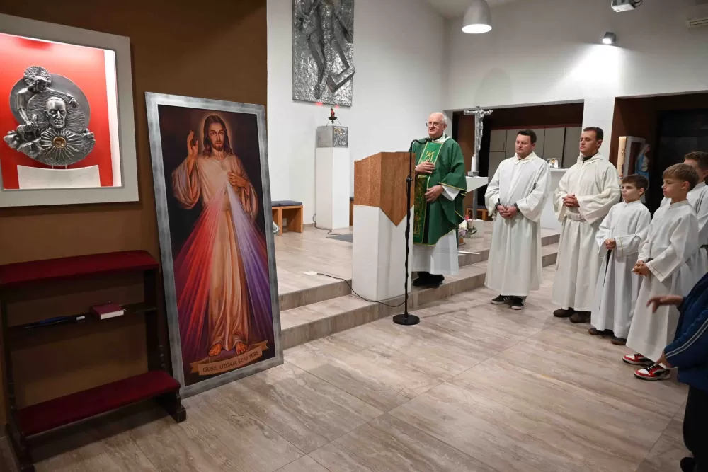 SB Online | U Stepinčevoj župi blagoslovljena slika Milosrdnog Isusa