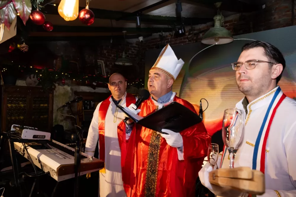 Požega.eu | Kutjevačka tradicija osvojila Podgoricu: Martinje privuklo više od 500 gostiju