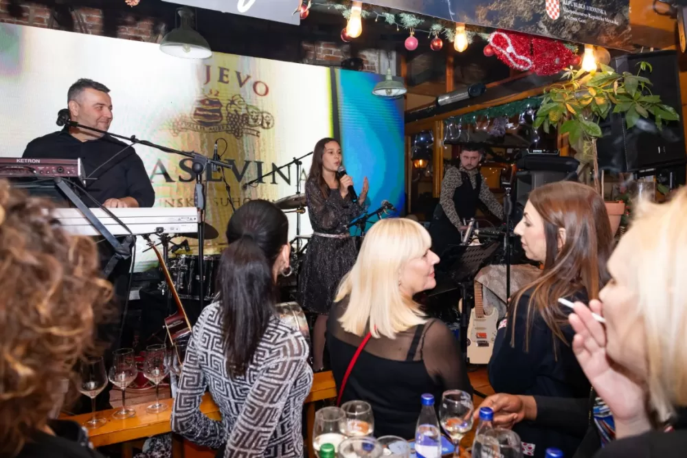 Kutjevačka tradicija osvojila Podgoricu: Martinje privuklo više od 500 gostiju