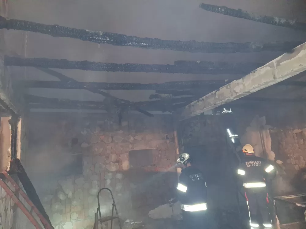 Noćna drama u Kutjevu: Požar uništio garažu, vozilo, motocikl...kuću spasili vatrogasci