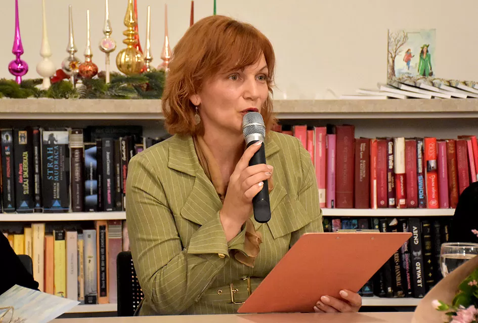 Inspirativna večer u Požegi: Predstavljena nova zbirka pjesama i izložba makramea Slavice Šperande