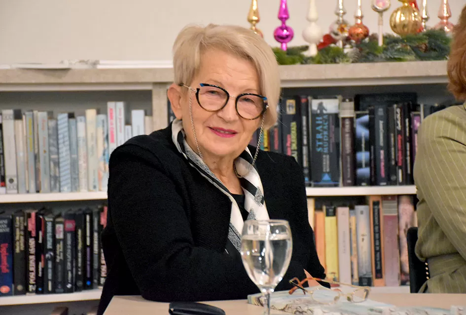 Inspirativna večer u Požegi: Predstavljena nova zbirka pjesama i izložba makramea Slavice Šperande