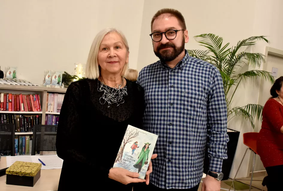 Inspirativna večer u Požegi: Predstavljena nova zbirka pjesama i izložba makramea Slavice Šperande