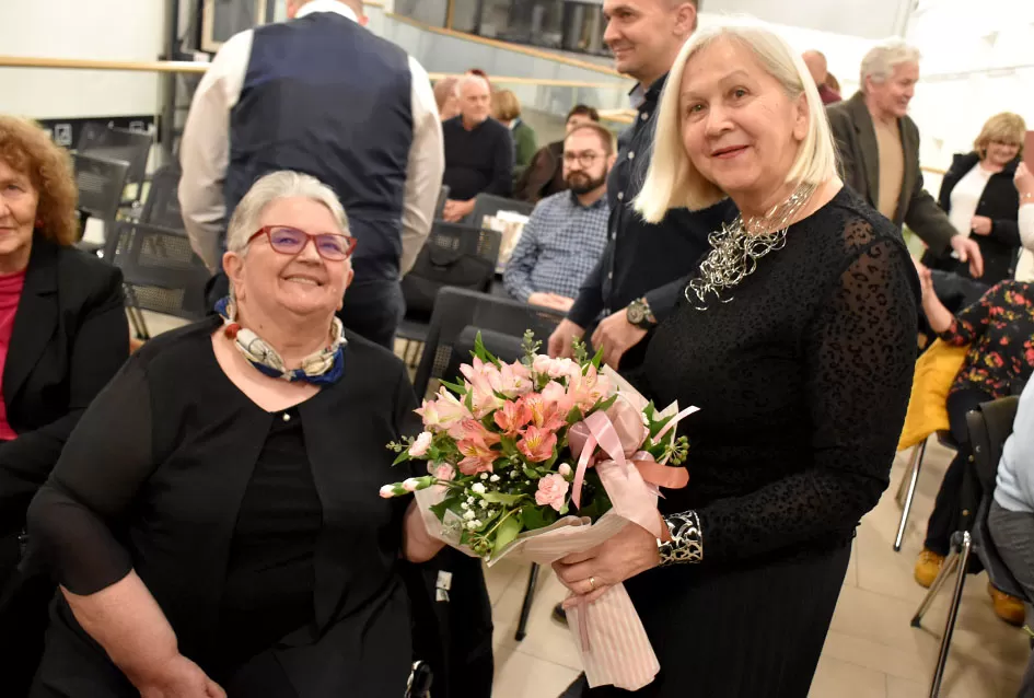 Inspirativna večer u Požegi: Predstavljena nova zbirka pjesama i izložba makramea Slavice Šperande