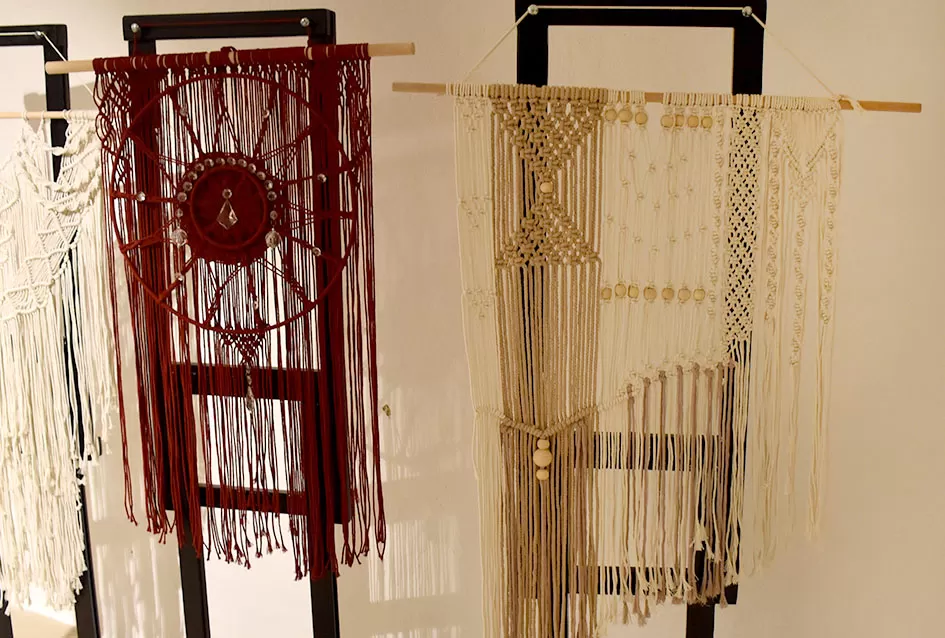 Inspirativna večer u Požegi: Predstavljena nova zbirka pjesama i izložba makramea Slavice Šperande