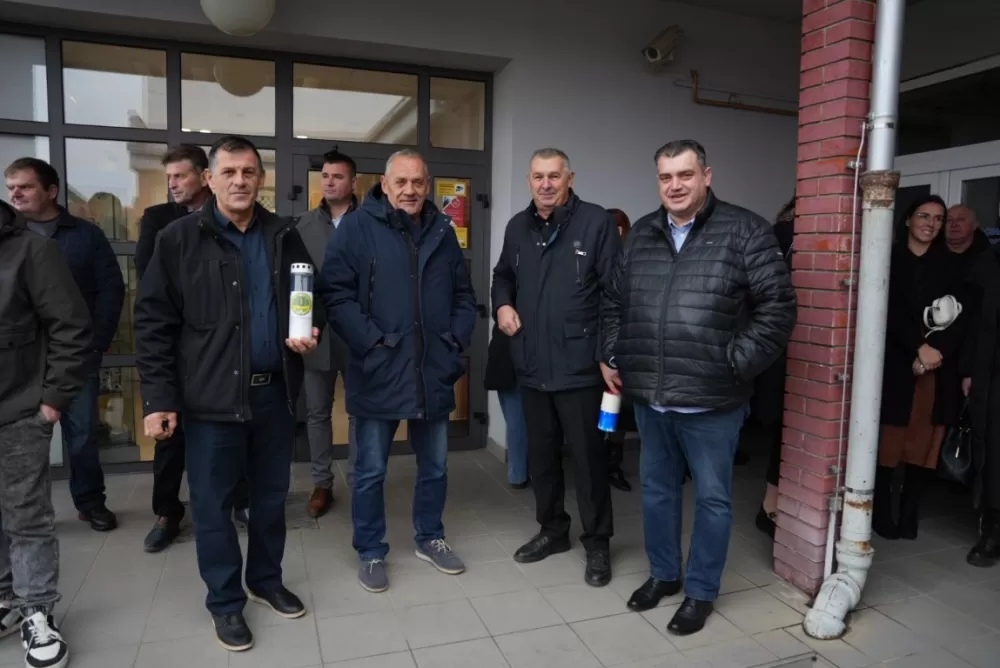 Polaganjem vijenaca i svečanom misom započelo obilježavanje Dana Općine Jakšić