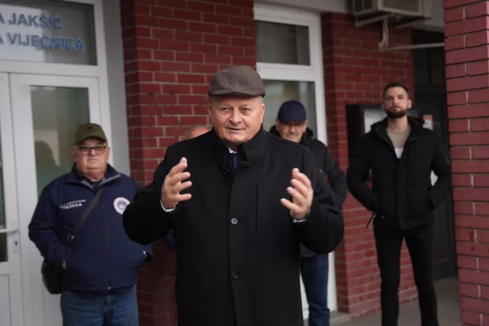 Polaganjem vijenaca i svečanom misom započelo obilježavanje Dana Općine Jakšić