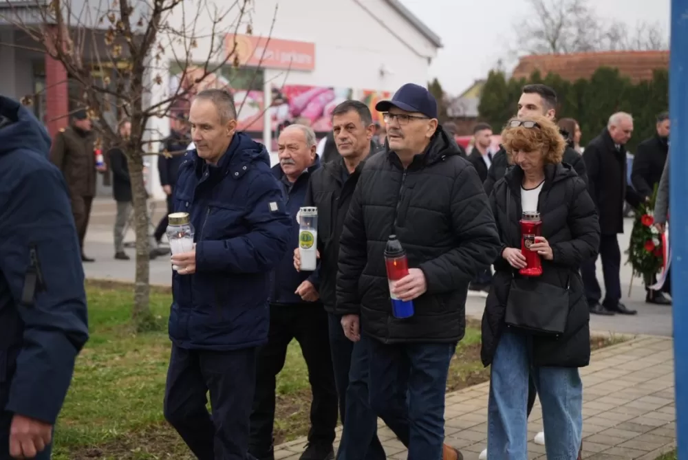 Polaganjem vijenaca i svečanom misom započelo obilježavanje Dana Općine Jakšić