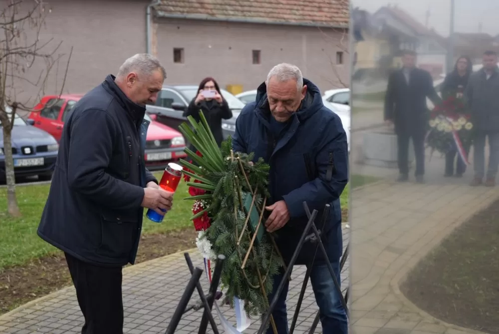 Polaganjem vijenaca i svečanom misom započelo obilježavanje Dana Općine Jakšić
