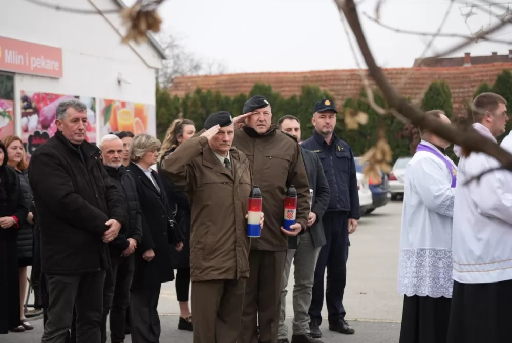 Polaganjem vijenaca i svečanom misom započelo obilježavanje Dana Općine Jakšić