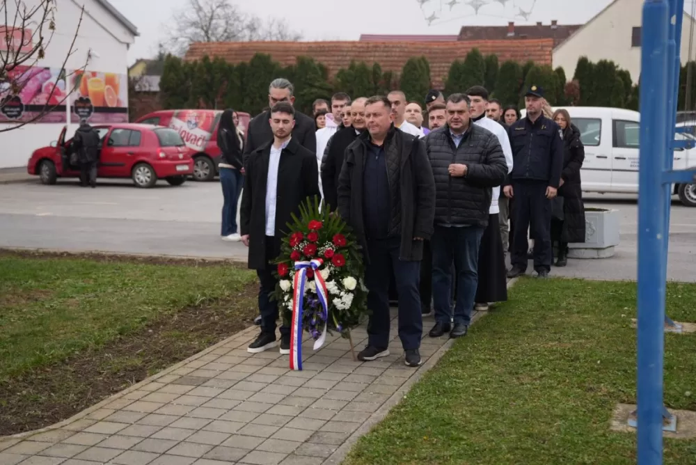 Polaganjem vijenaca i svečanom misom započelo obilježavanje Dana Općine Jakšić