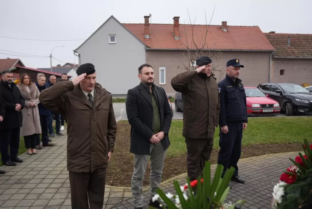 Polaganjem vijenaca i svečanom misom započelo obilježavanje Dana Općine Jakšić