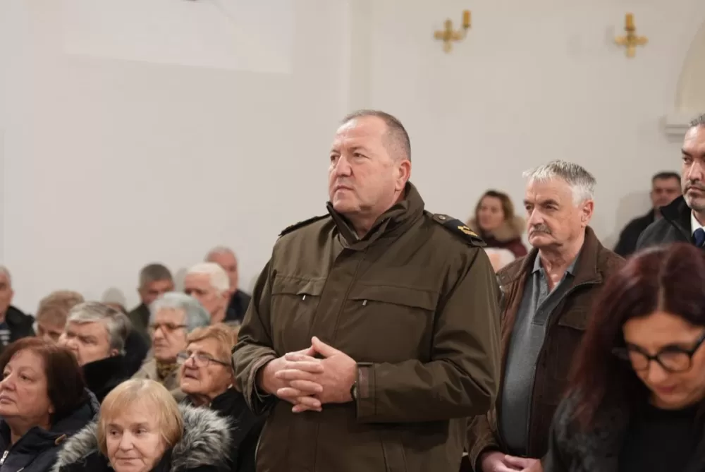 Polaganjem vijenaca i svečanom misom započelo obilježavanje Dana Općine Jakšić