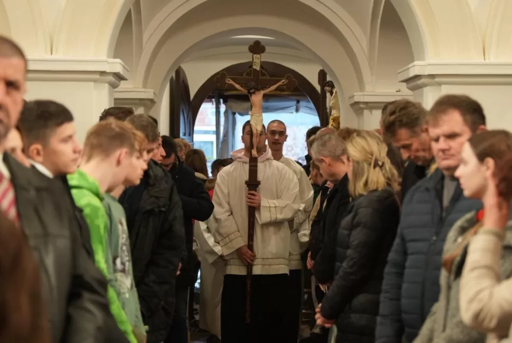 Polaganjem vijenaca i svečanom misom započelo obilježavanje Dana Općine Jakšić