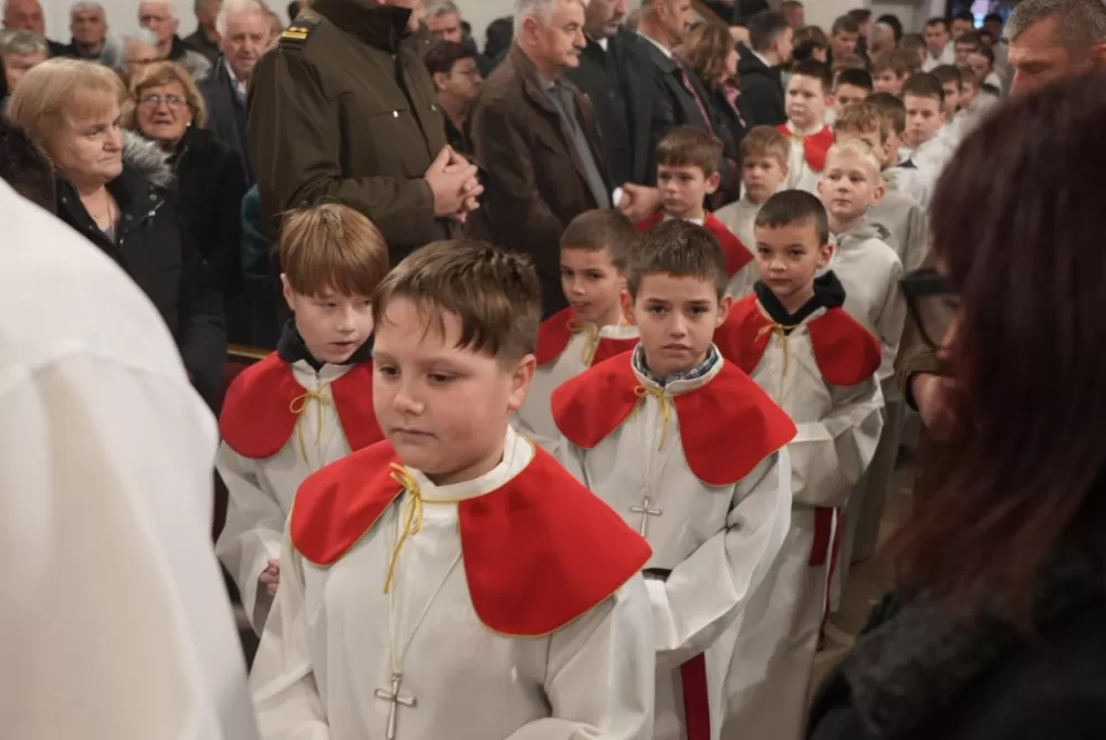 Polaganjem vijenaca i svečanom misom započelo obilježavanje Dana Općine Jakšić